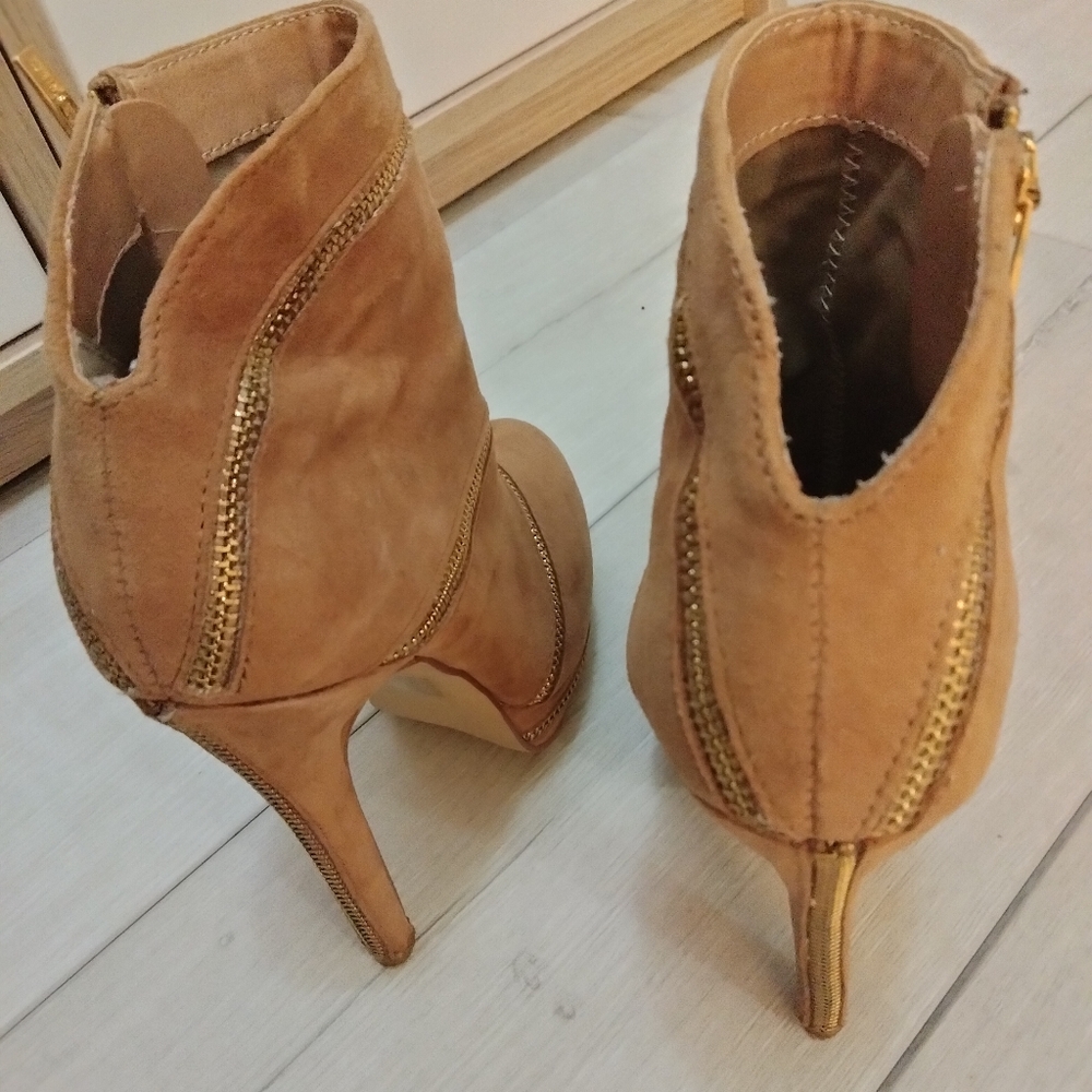 Shoes - Picture 3 of 3